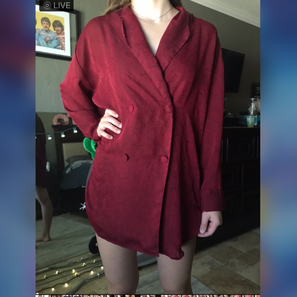 Vintage Victoria’s Secret robe/ shirt dress 🥀